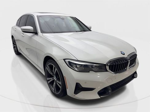 Used 2019 BMW 330i Sedan w/ Driving Assistance Package image 4