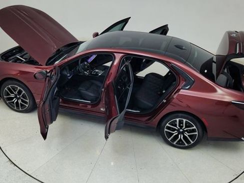 Used 2025 BMW 740i image 92