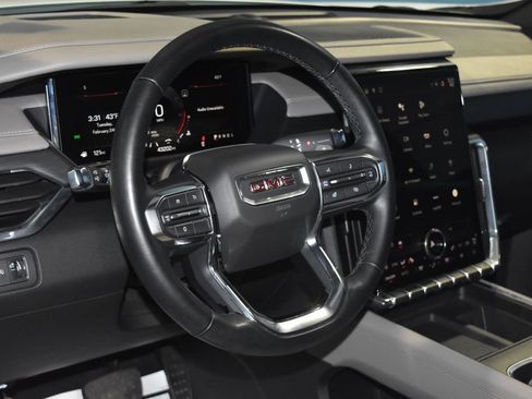 Used 2024 GMC Acadia Elevation image 2