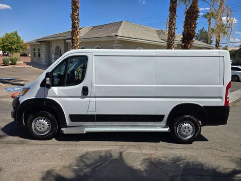 Used 2025 RAM ProMaster 2500 w/ U-Haul Equipment Group FWD image 4