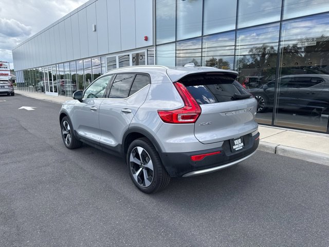 Certified 2025 Volvo XC40 B5 Plus AWD/4WD image 3