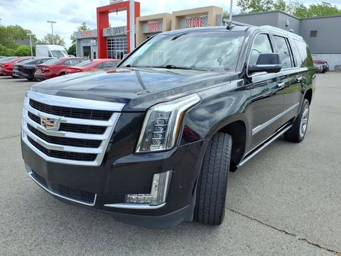Used 2018 Cadillac Escalade ESV Premium Luxury RWD image 19
