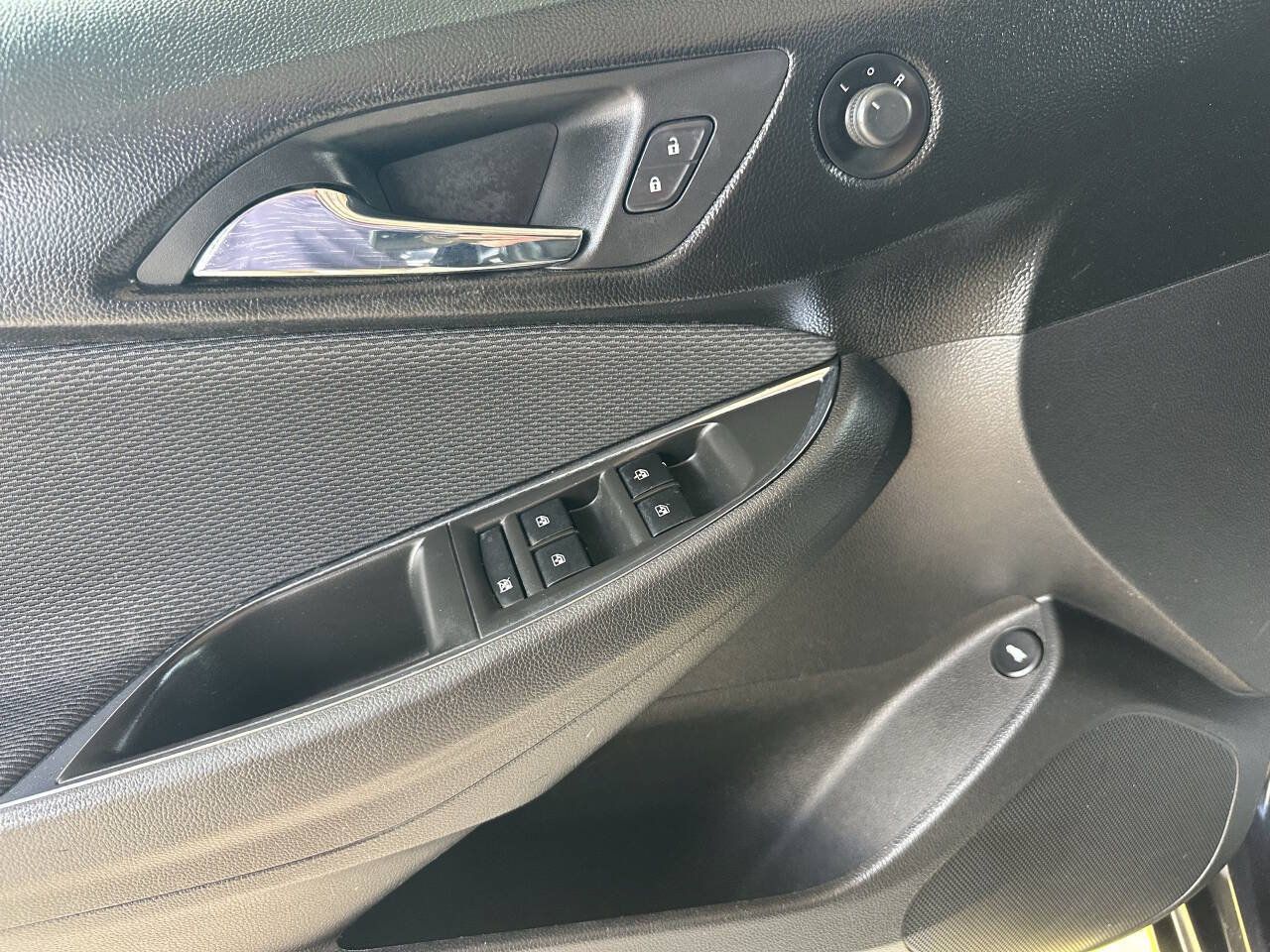 Used 2016 Chevrolet Cruze LT w/ Convenience Package FWD image 9