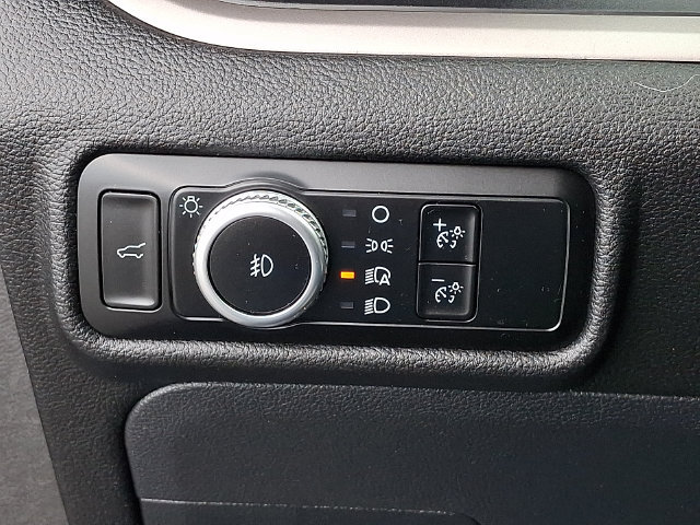 Used 2023 Ford Explorer XLT w/ Equipment Group 202A RWD image 27