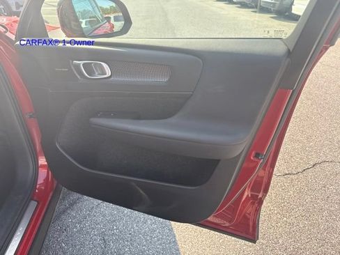 Used 2025 Volvo XC40 B5 Plus w/ Climate Package AWD/4WD image 4