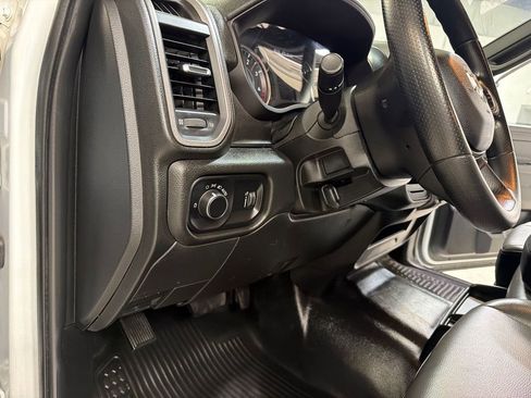 Used 2023 RAM 3500 Tradesman w/ Chrome Appearance Group RWD image 28