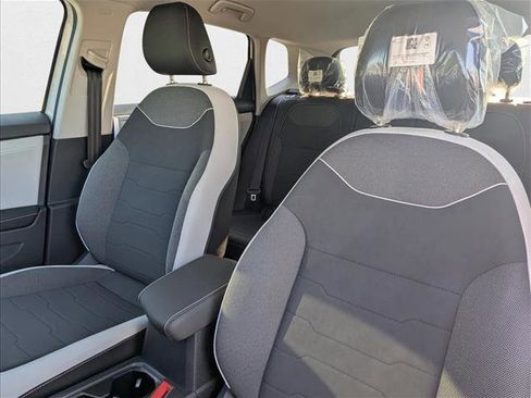 New 2025 Volkswagen Taos SE image 21