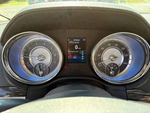 Used 2014 Chrysler 300 RWD image 12