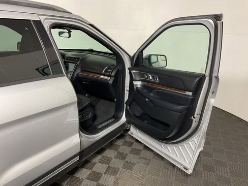 Used 2018 Ford Explorer Limited image 35