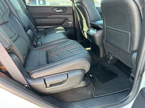 Used 2025 Nissan Armada PRO-4X w/ Pro-4X Premium Package image 39