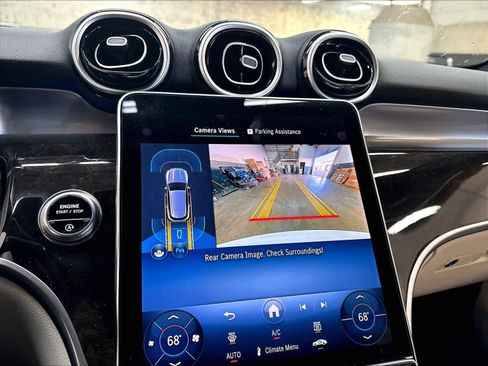 Used 2025 Mercedes-Benz GLC 300 image 23