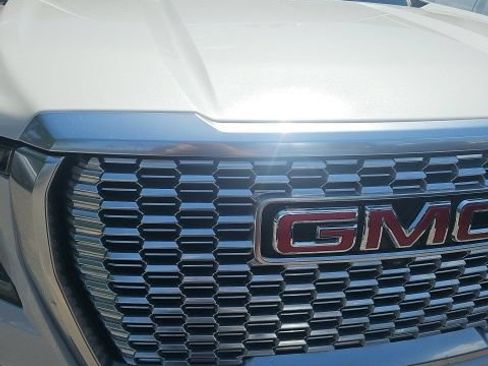Used 2021 GMC Yukon Denali w/ Denali Premium Package AWD/4WD image 6