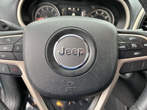Used 2015 Jeep Cherokee Latitude w/ Comfort/Convenience Group AWD/4WD image 17