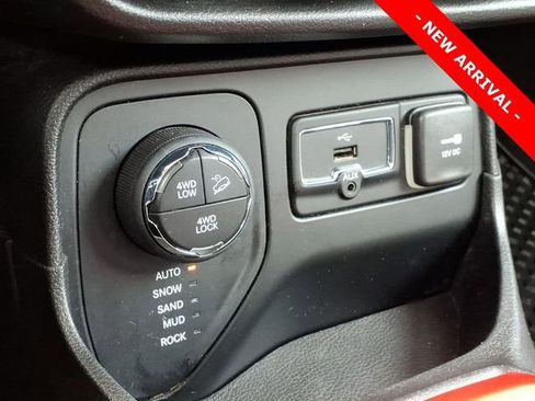 Used 2016 Jeep Renegade Trailhawk AWD/4WD image 25