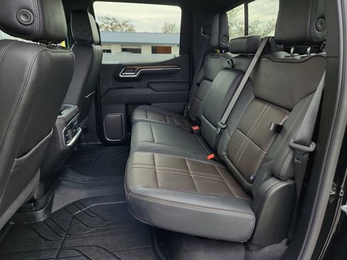 Used 2025 Chevrolet Silverado 1500 High Country image 14