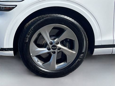 Used 2025 Genesis GV70 3.5T Sport AWD/4WD image 31