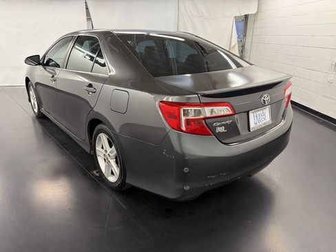 Used 2014 Toyota Camry SE FWD image 3