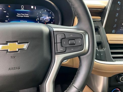 Used 2023 Chevrolet Suburban Premier AWD/4WD image 25