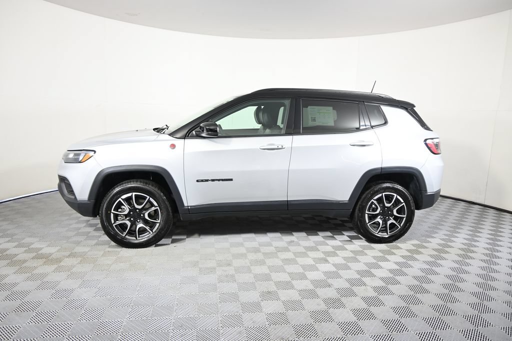 Used 2024 Jeep Compass Trailhawk AWD/4WD image 2