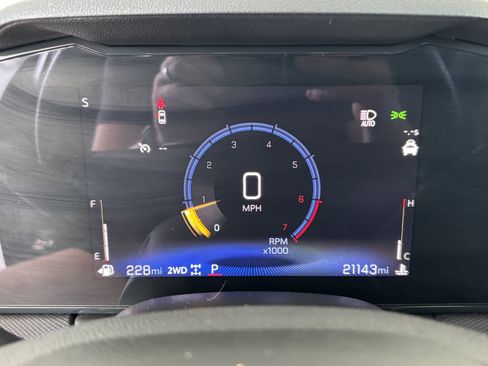 Used 2025 Chevrolet TrailBlazer RS w/ Convenience Package AWD/4WD image 11