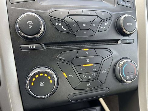 Used 2014 Ford Fusion SE FWD image 22