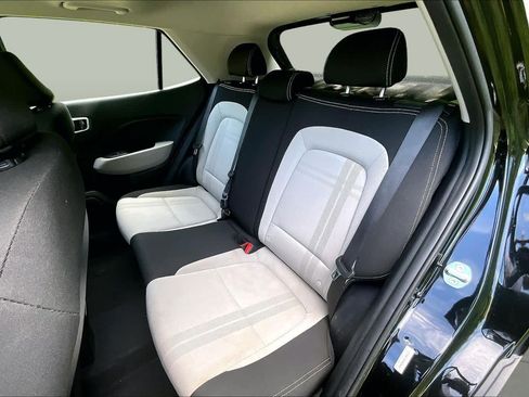 Used 2025 Hyundai Venue SEL FWD image 20