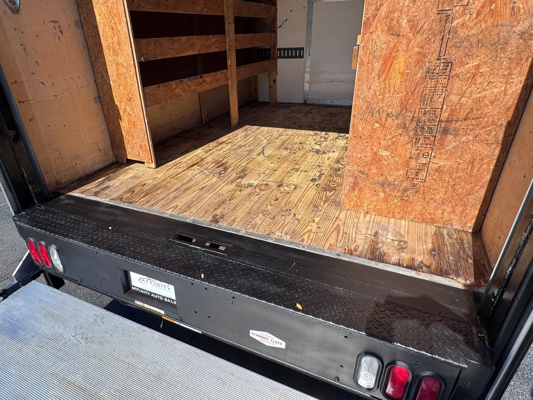 Used 2018 Chevrolet Express 3500 w/ Power Convenience Package RWD image 29