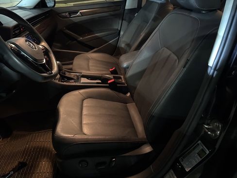 Used 2020 Volkswagen Passat 2.0T SEL image 3