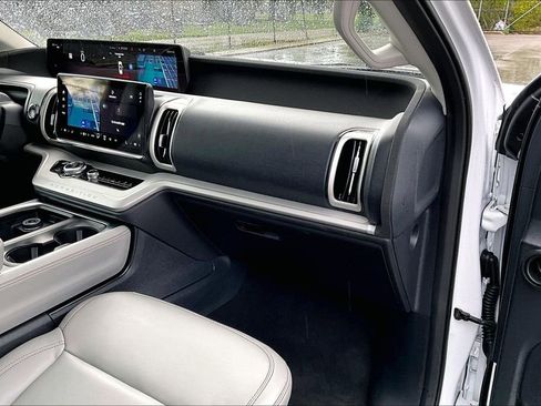 Certified 2025 Ford Expedition Active AWD/4WD image 15