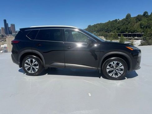 Used 2021 Nissan Rogue SV w/ Premium Package AWD/4WD image 2