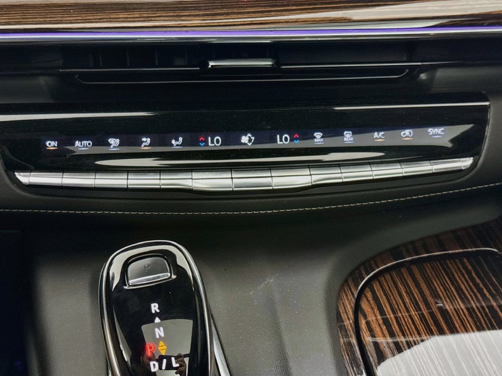 Used 2023 Cadillac Escalade Premium Luxury AWD/4WD image 16