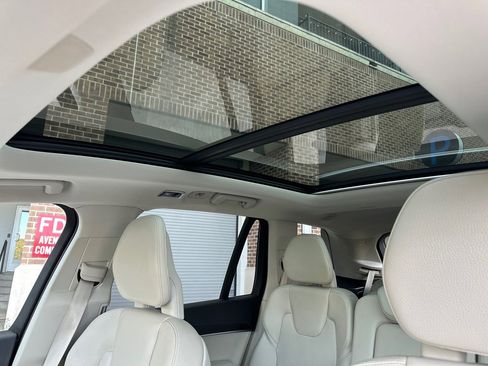 Used 2020 Volvo XC90 T5 Momentum w/ Protection Package image 9
