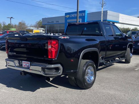 Used 2022 Chevrolet Silverado 3500 LT w/ Convenience Package image 17
