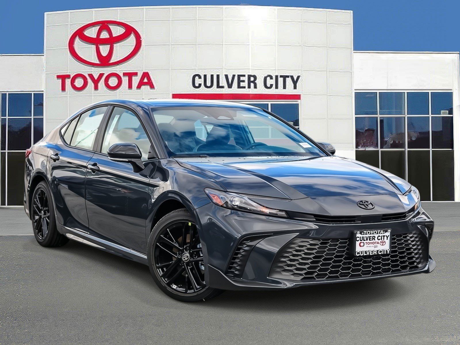 New 2026 Toyota Camry SE FWD image 1