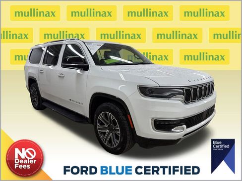 Used 2024 Jeep Wagoneer L Series II w/ Flexible Seating Group AWD/4WD image 1