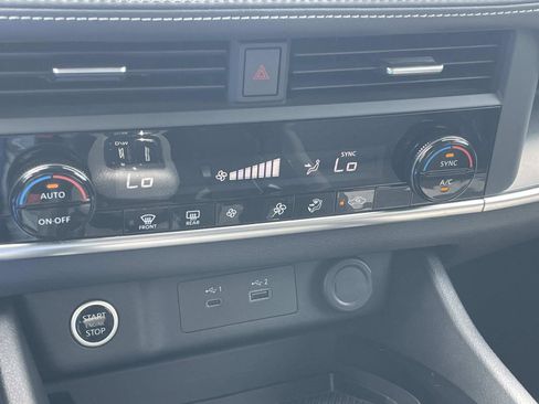 Used 2023 Nissan Rogue SV FWD image 28
