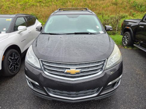 Used 2016 Chevrolet Traverse LT w/ Style and Technology Package FWD image 2