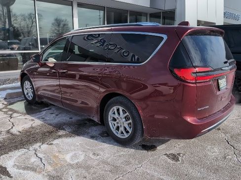 Used 2021 Chrysler Pacifica Touring-L image 1