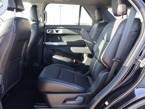 Used 2023 Ford Explorer XLT w/ Equipment Group 202A image 10