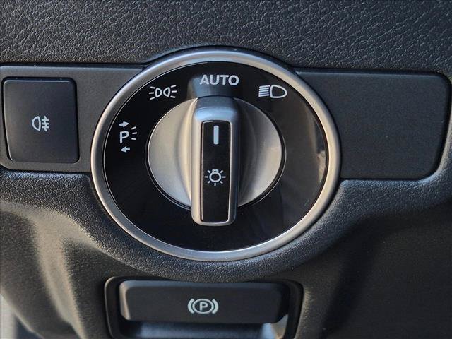 Used 2017 INFINITI QX30 AWD image 10