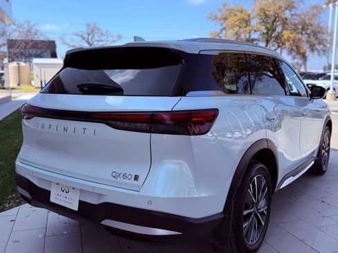 Certified 2026 INFINITI QX60 Luxe w/ Family Package AWD/4WD image 6