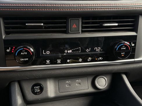 Used 2025 Nissan Rogue SV image 10