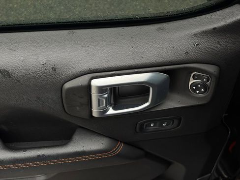 Used 2021 Jeep Gladiator Mojave AWD/4WD image 13