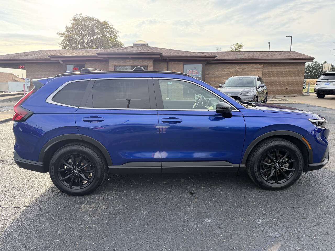 Used 2024 Honda CR-V Sport image 9