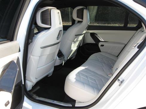 Used 2024 BMW 760i xDrive w/ Premium Package 2 image 5