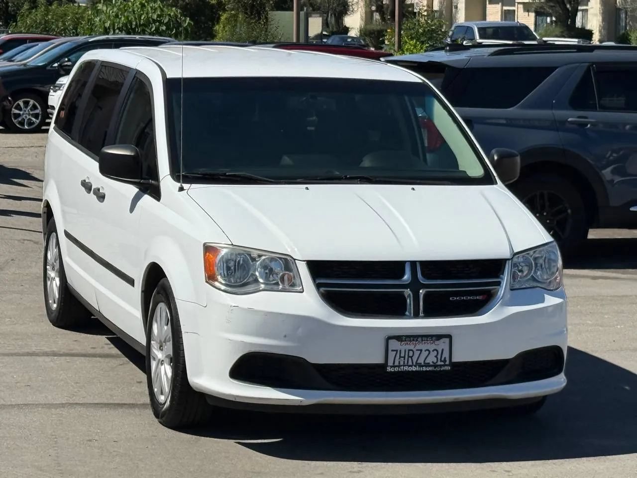 Used 2015 Dodge Grand Caravan American Value Package w/ UConnect Hands-Free Group FWD image 8