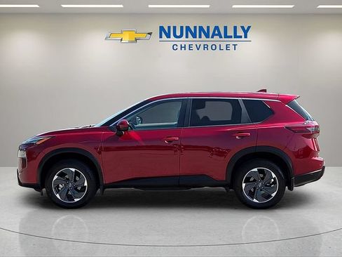 Used 2025 Nissan Rogue SV AWD/4WD image 2