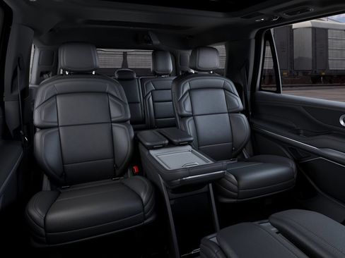 New 2027 Lincoln Navigator Reserve AWD/4WD image 10