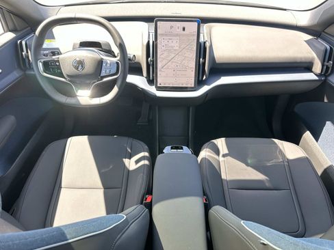 New 2026 Volvo EX30 Plus w/ Climate Package image 7