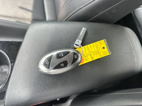 Used 2025 Hyundai Elantra Limited FWD image 47